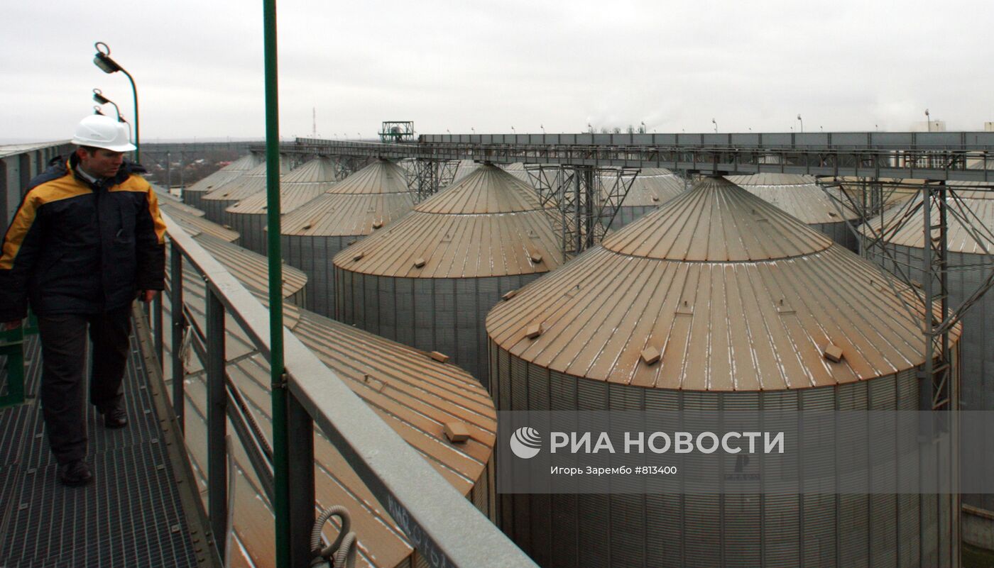 Работа предприятия по переработке сои в Калининградской области