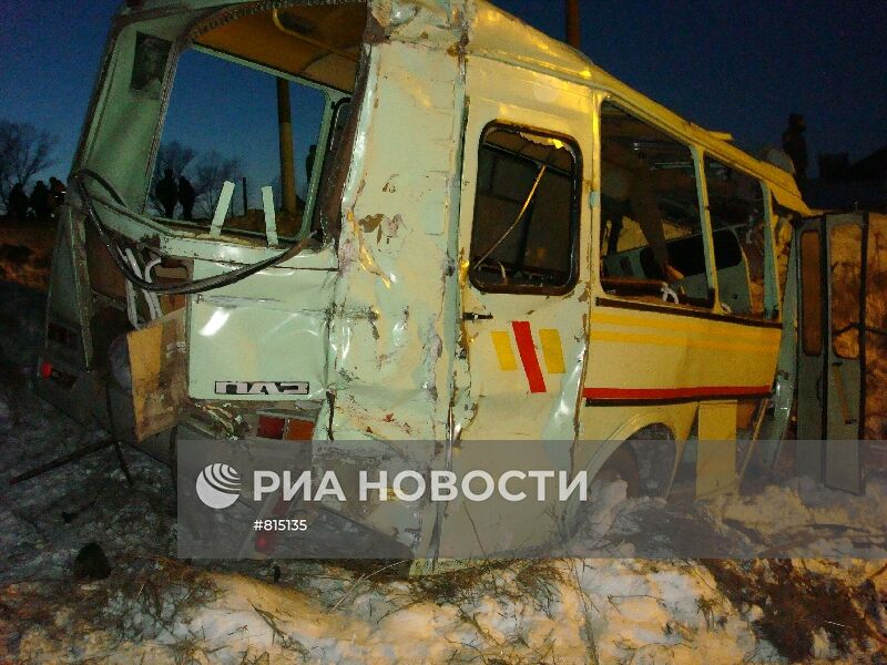 Автобус столкнулся с поездом в Орловской области