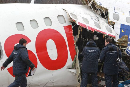 На месте аварийной посадки Ту-154 работает следственная группа