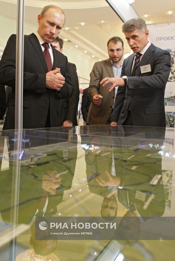 В. Путин осмотрел выставку приоритетных проектов в Хабаровске