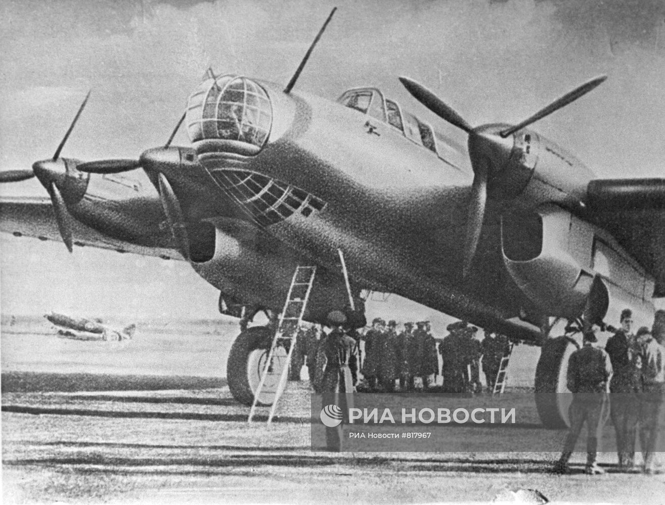 Бомбардировщик дальнего действия Пе-8