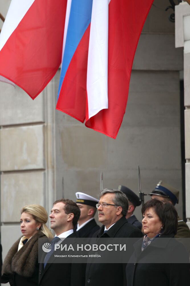 Д.Медведев прибыл с официальным визитом в Варшаву