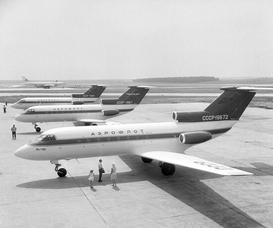 Пассажирские самолеты Як-40