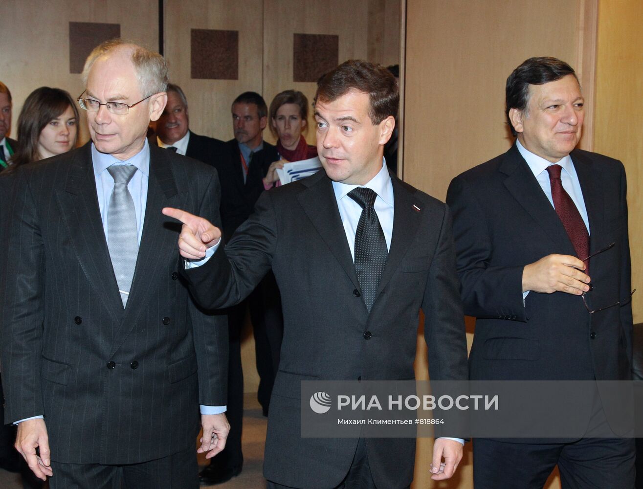 Д.Медведев прибыл в Брюссель на саммит РФ-ЕС