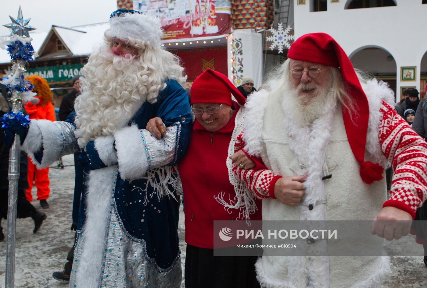 Российский Дед Мороз и норвежский Юлениссен с супругой