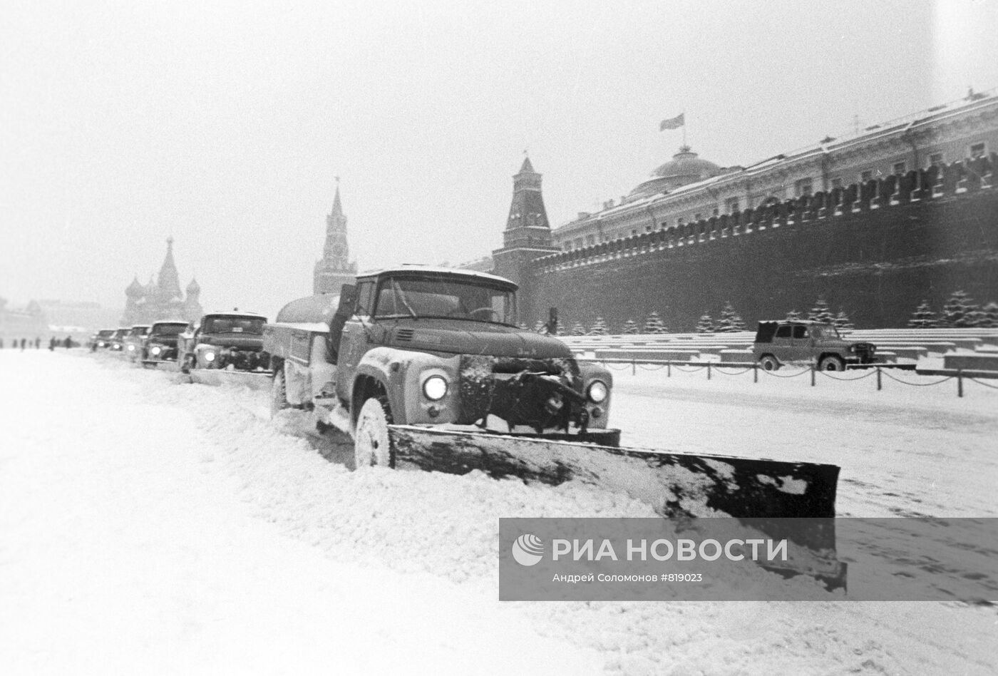 Снегоуборочные машины на Красной площади