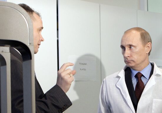 Владимир Путин посетил Центр высоких технологий "ХимРар"