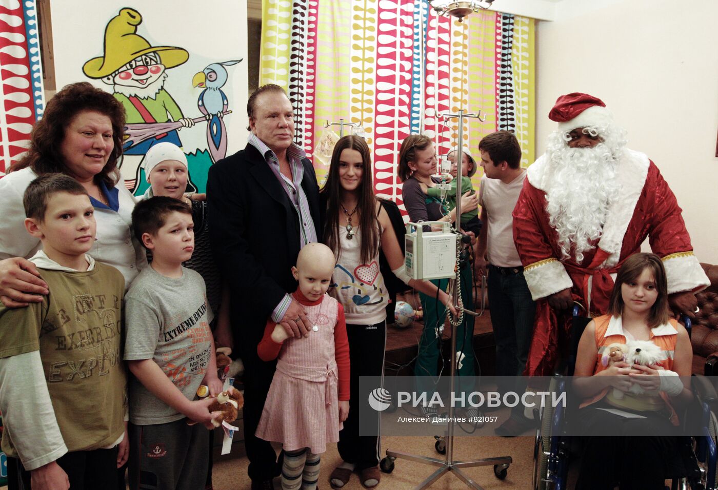 Микки Рурк посетил 31-ю больницы в Петербурге