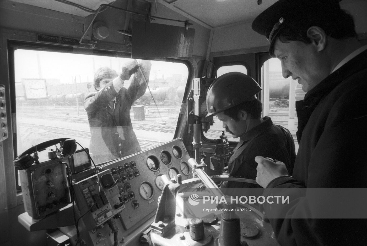 Кабина машиниста поезда