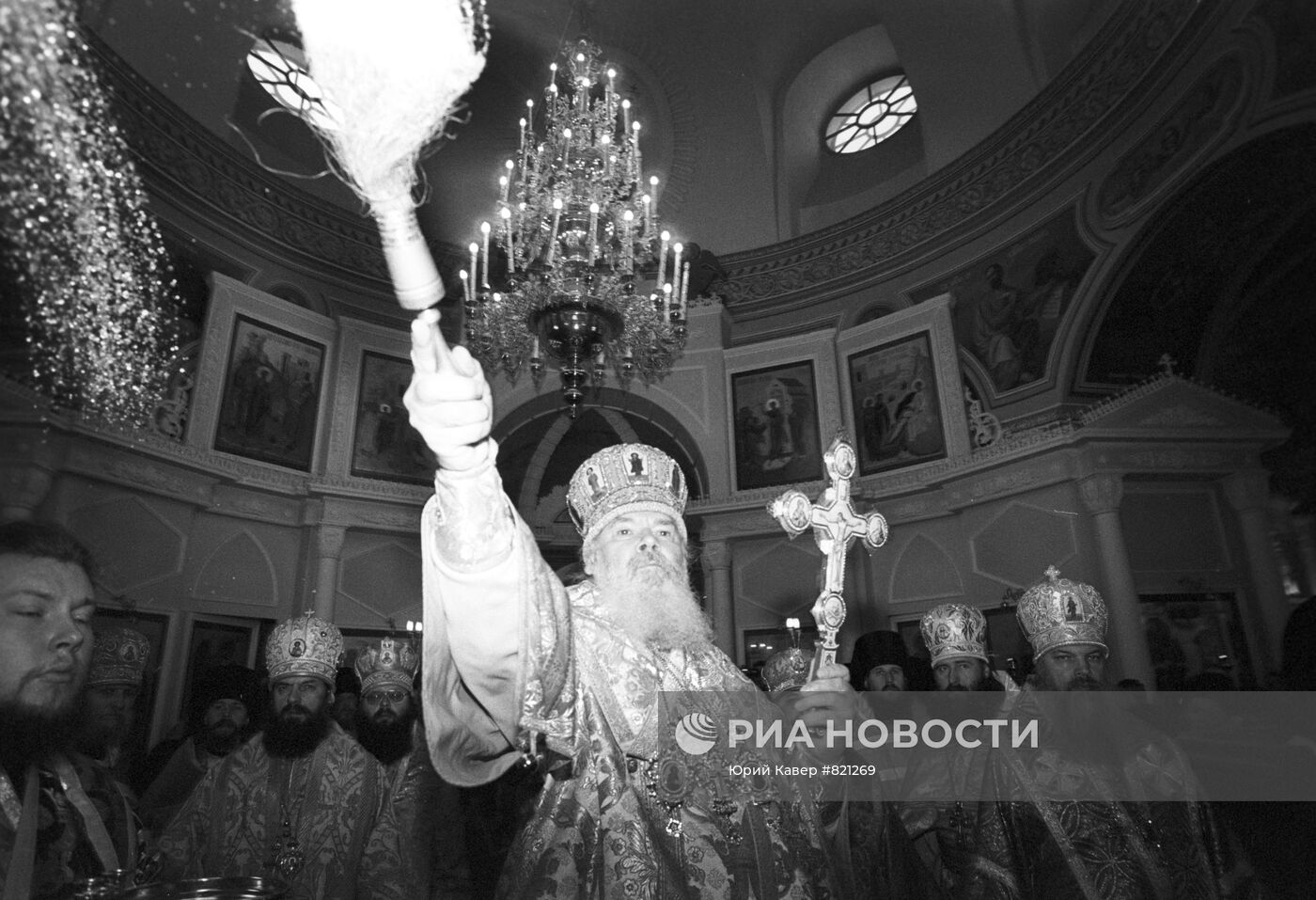 Алексий II освящает церковь в Свято-Покровском монастыре
