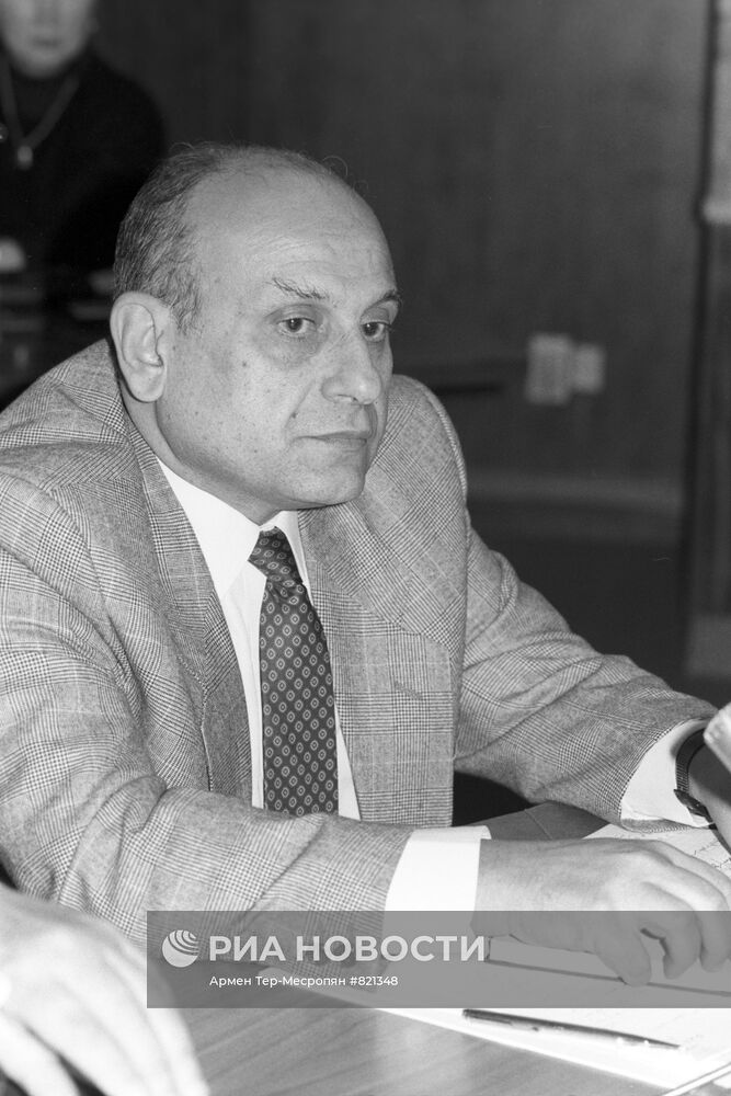 "Круглый стол" на тему: "Новое политическое мышление и проблемы Ближнего Востока"