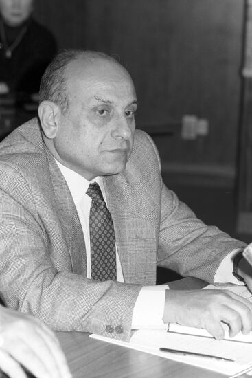 "Круглый стол" на тему: "Новое политическое мышление и проблемы Ближнего Востока"