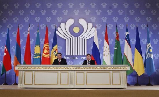Д.Медведев на саммите ОДКБ и СНГ в Кремле