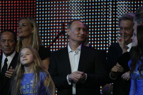 В. Путин посетил благотворительный концерт в Санкт-Петербурге