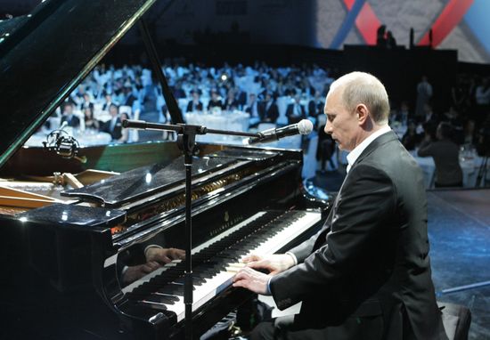 В. Путин посетил благотворительный концерт в Санкт-Петербурге