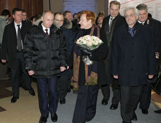 В.Путин встретил в Выборге президента Финляндии Т.Халонен