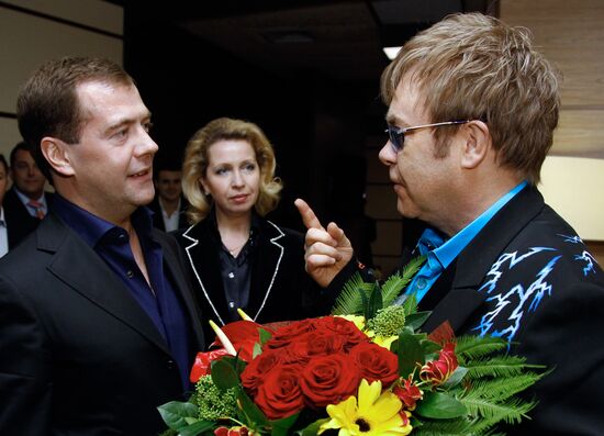 Дмитрий Медведев посетил концерт Элтона Джона