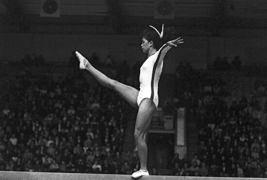 Олимпийская чемпионка Нелли Ким