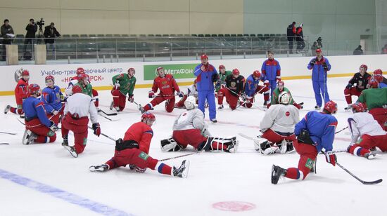 Хоккей. Открытая тренировка молодёжной сборной России