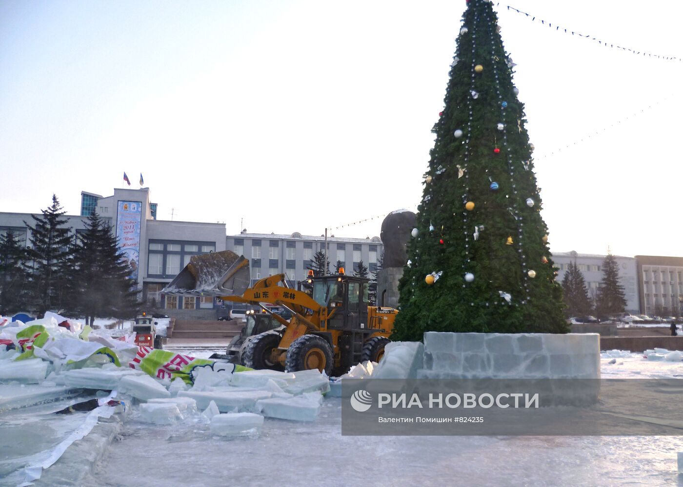 В Улан-Удэ при заливке катка вода залила центральные улицы город