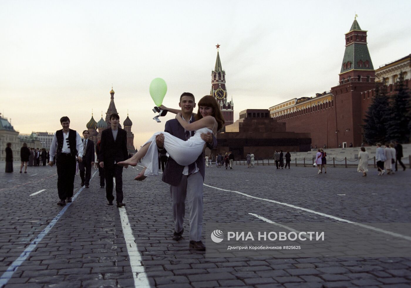 Выпускники московских школ на Красной площади