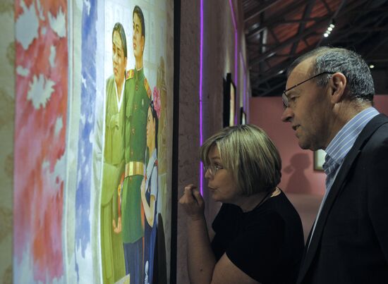 Выставка художников Северной Кореи "И подо льдом течет вода"