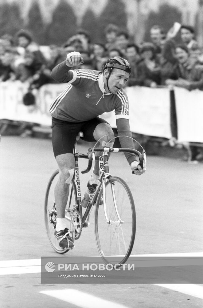 Велогонщик Николай Косяков