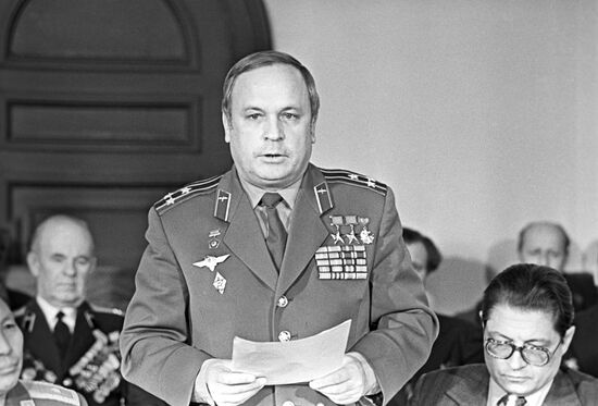Космонавт В. В. Горбатко на "круглом столе"