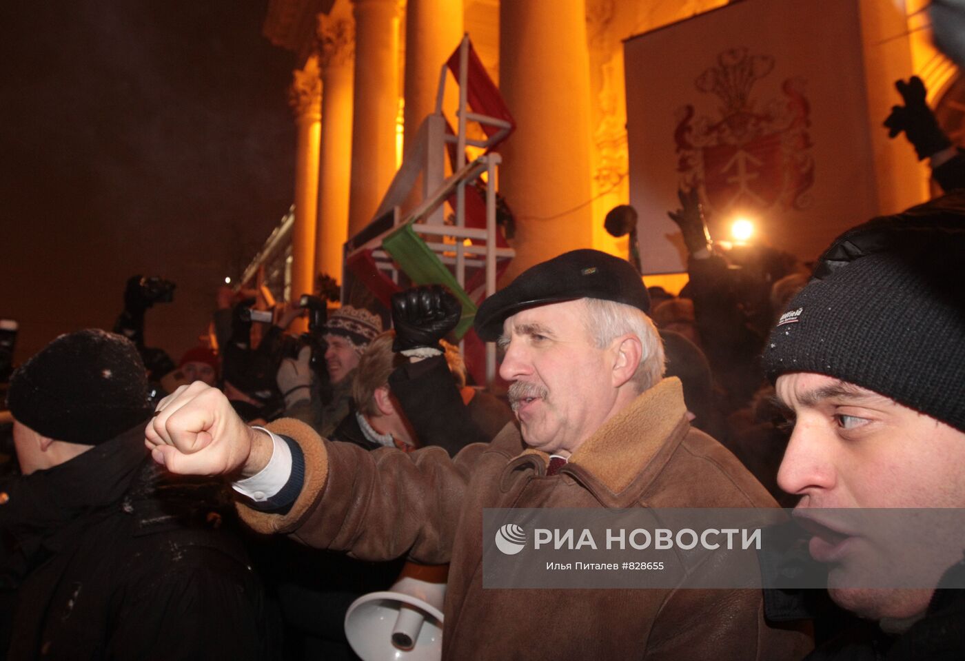 Кандидат в президенты Белоруссии Григорий Костусев принимает участие в акции протеста белорусской оппозиции. Место: Белоруссия. Автор: Илья Питалев/РИА Новости. Григорий Костусев