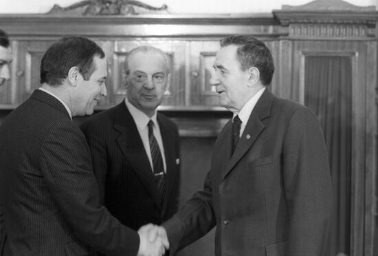 Министр информации Алжира Башир Руис