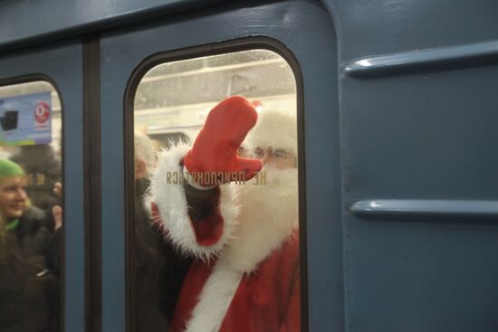 Предрождественский флешмоб Санта Клаусов