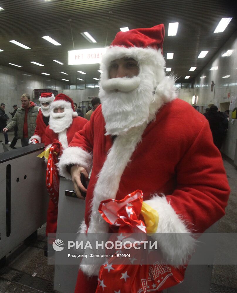 Предрождественский флешмоб Санта Клаусов