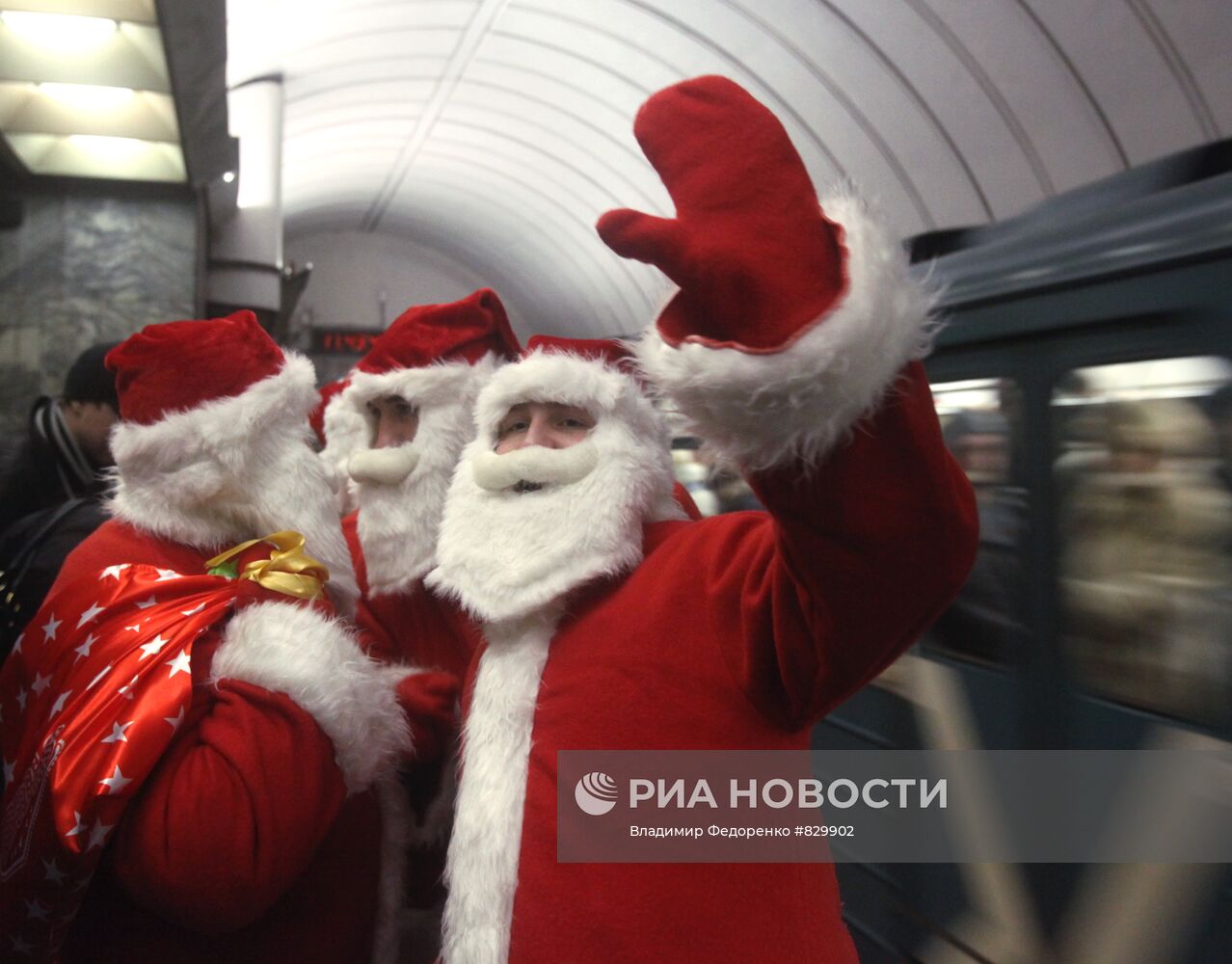 Предрождественский флешмоб Санта Клаусов