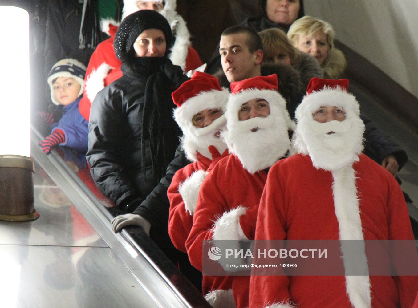 Предрождественский флешмоб Санта Клаусов