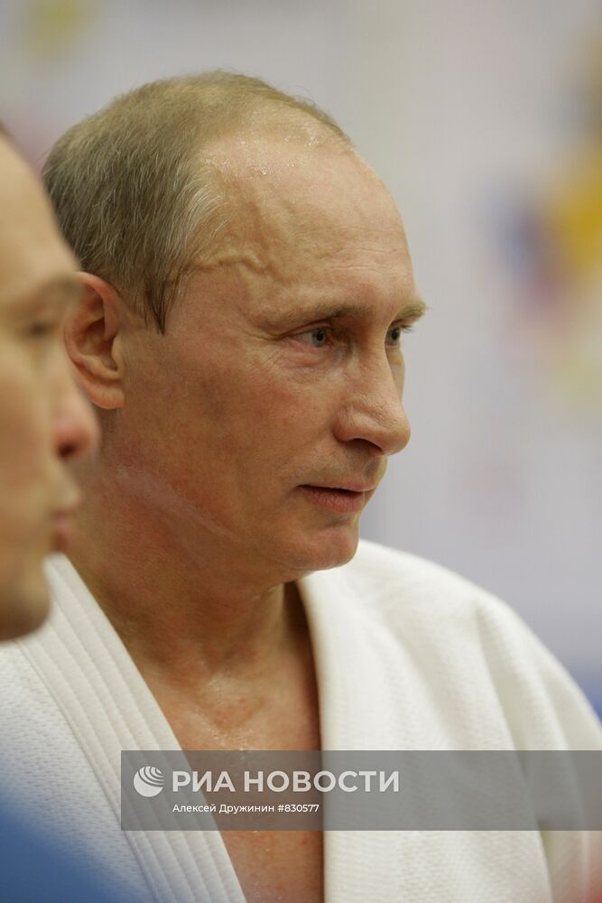 Владимир Путин принял участие в тренировке борцов