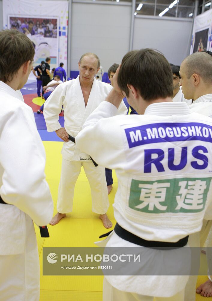 Владимир Путин принял участие в тренировке борцов