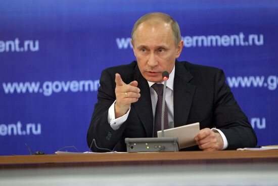 В.Путин провел совещание в рамках поездки в Нижний Новгород