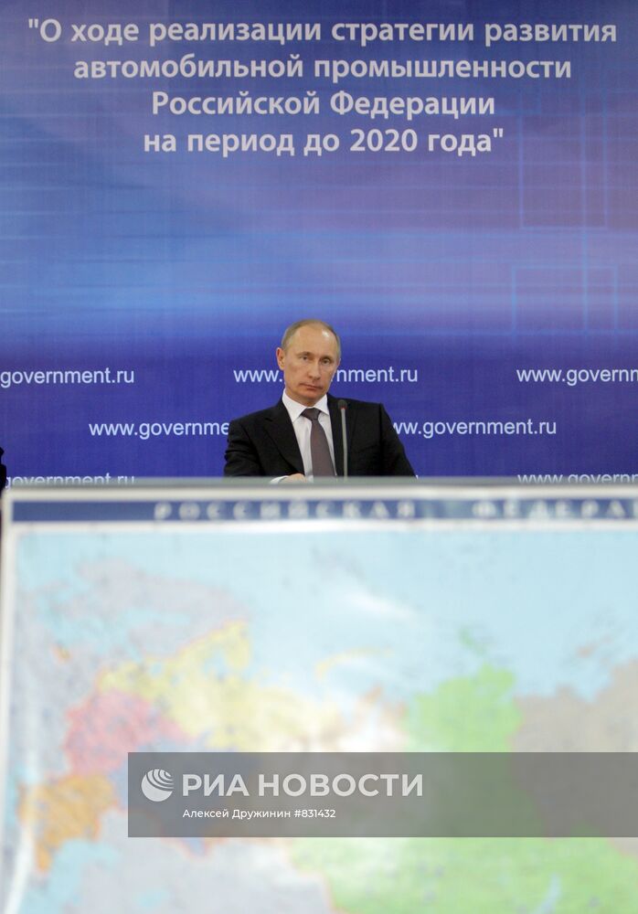 В.Путин провел совещание в рамках поездки в Нижний Новгород
