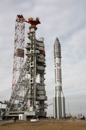 Ракета-носитель "Протон-М" со спутником "КА-САТ"