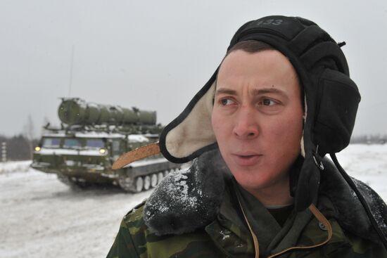 Командир зенитно-ракетной батареи майор Руслан Файзуллин