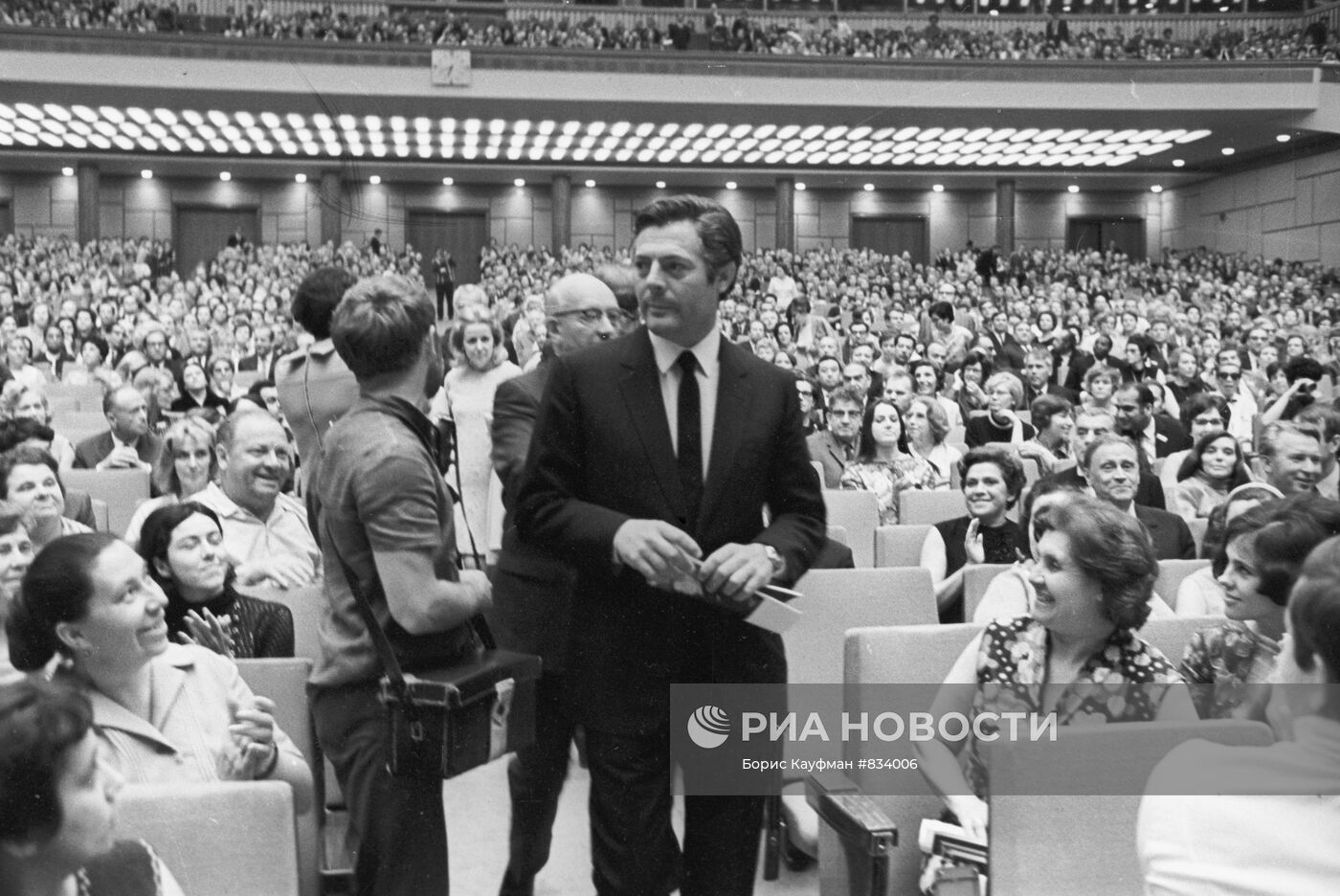 Марчелло Мастрояни среди зрителей