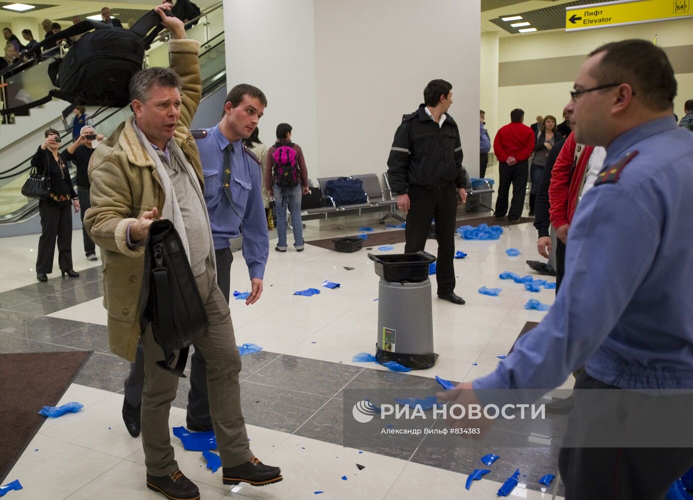 Акция протеста пассажиров в аэропорту "Шереметьево"
