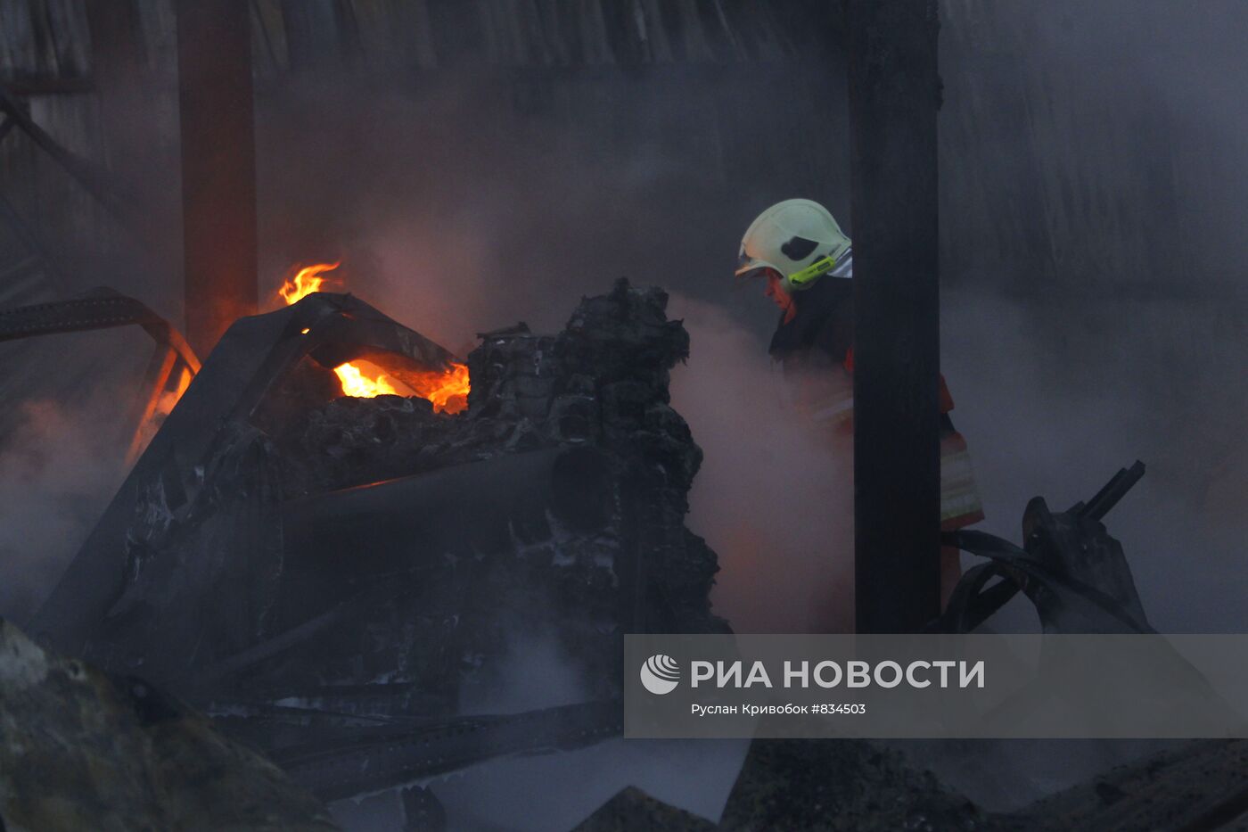 Тушение пожара на складе с мебелью на северо-востоке Москвы