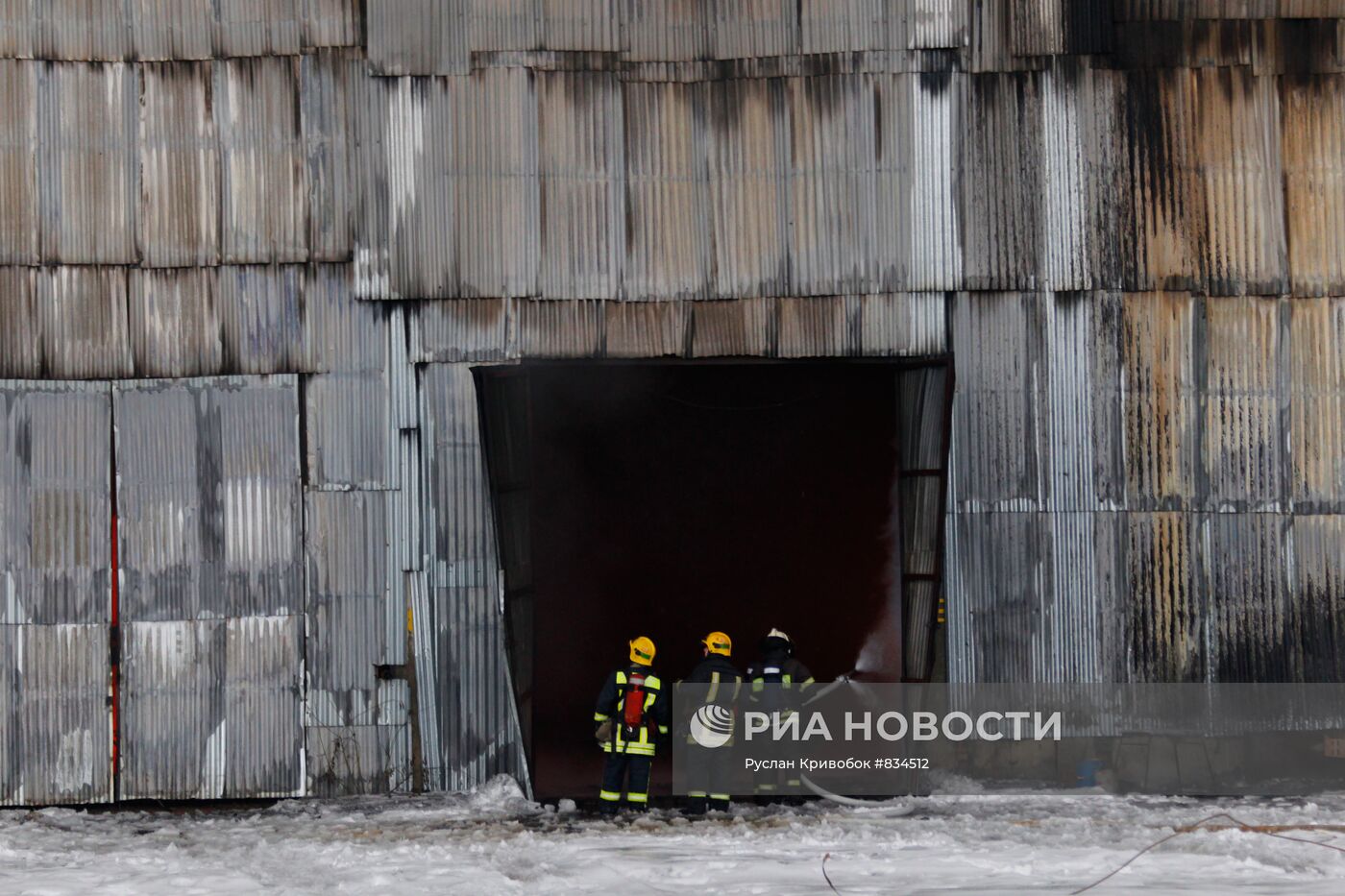 Тушение пожара на складе с мебелью на северо-востоке Москвы