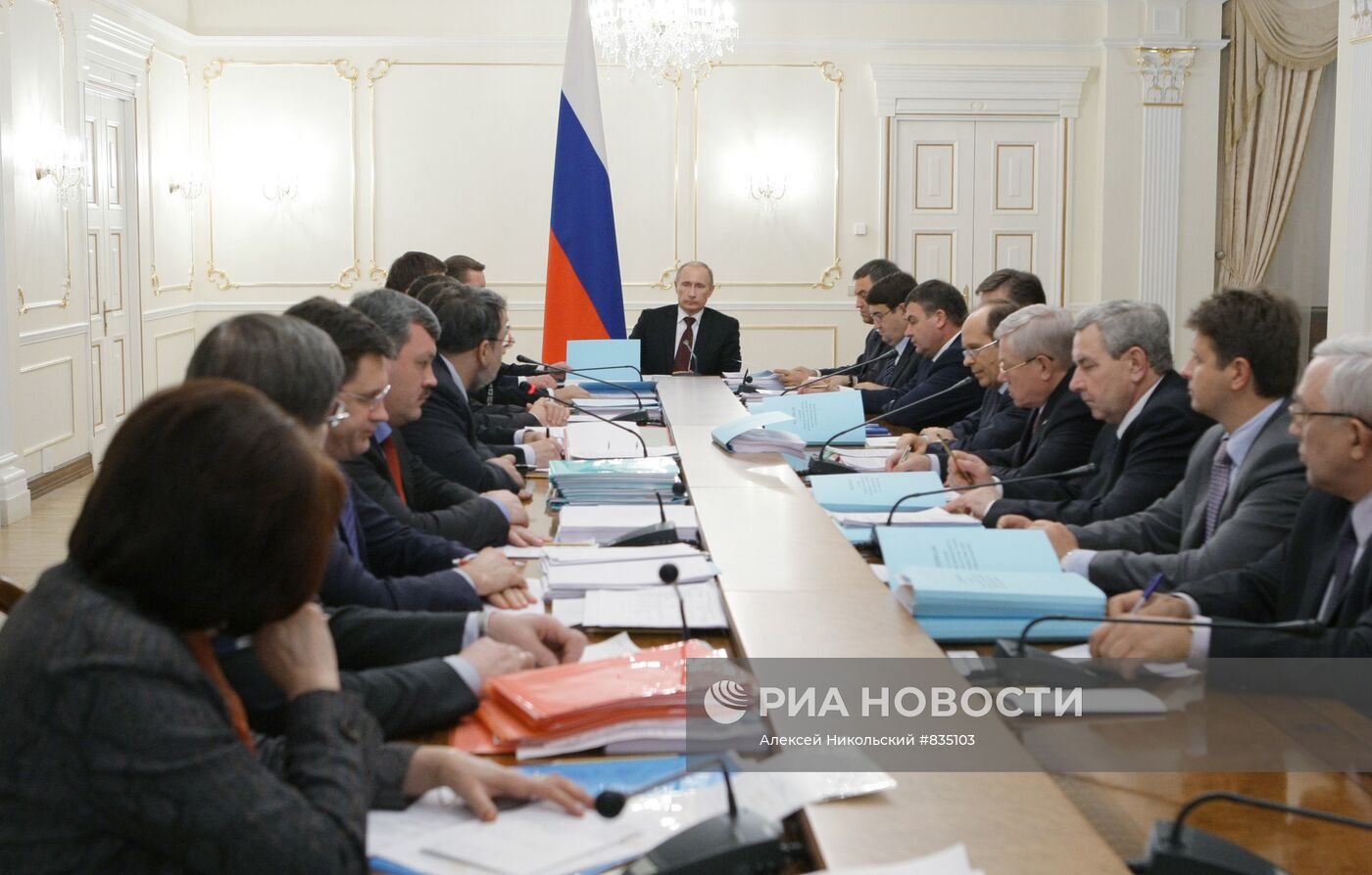 Владимир Путин провел заседание в Ново-Огарево