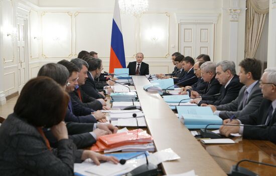 Владимир Путин провел заседание в Ново-Огарево