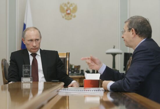 В.Путин провел рабочую встречу с В.Евтушенковым и С.Ивановым