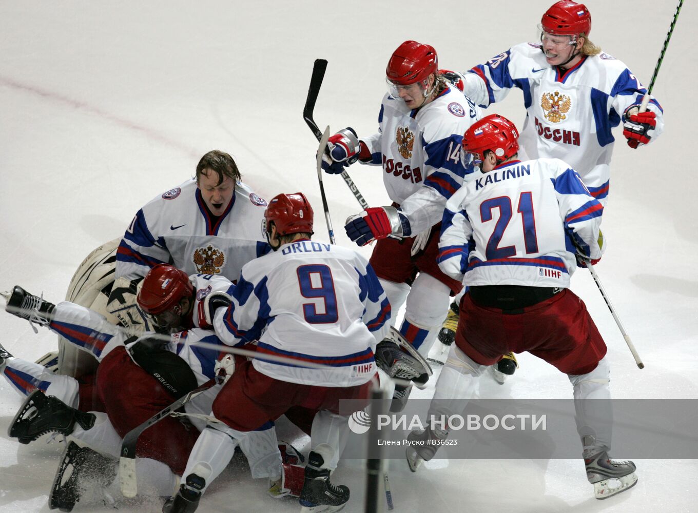 Хоккей. Молодежный ЧМ-2011. 1/4 финала. Матч Финляндия - Россия