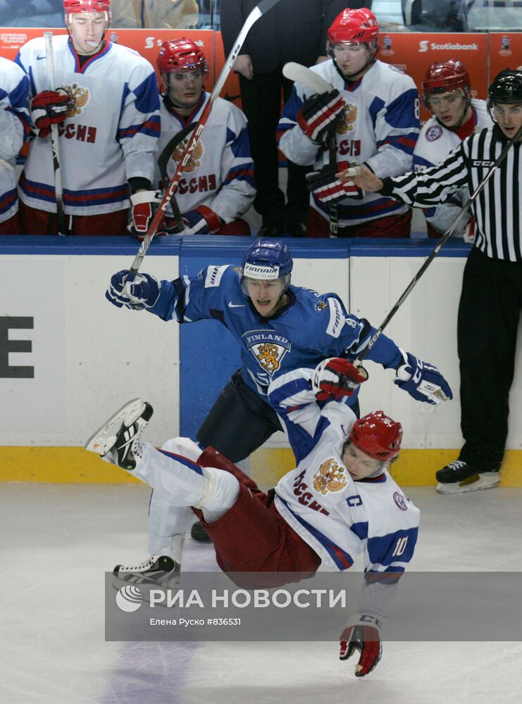 Хоккей. Молодежный ЧМ-2011. 1/4 финала. Матч Финляндия - Россия