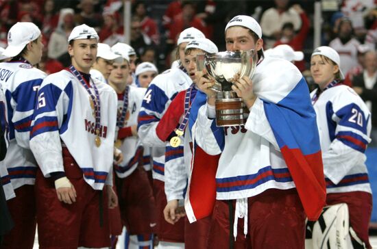 Молодежная сборная России по хоккею выиграла чемпионат мира